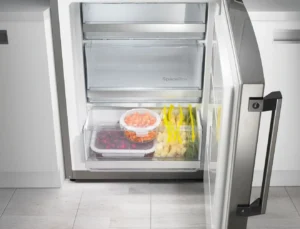 UPO Jääkaappi/pakastin NRF5612 Valkoinen