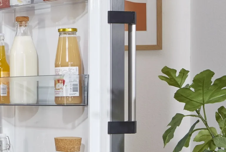 Helposti avattava ovi